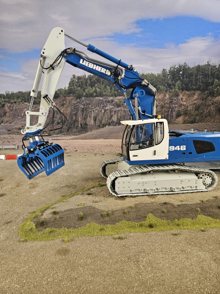 FM946-3 Hydraulik Bagger mit Verstellausleger Sonderlackierung